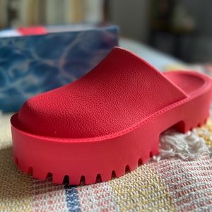 Clogge by Jeffrey Campbell